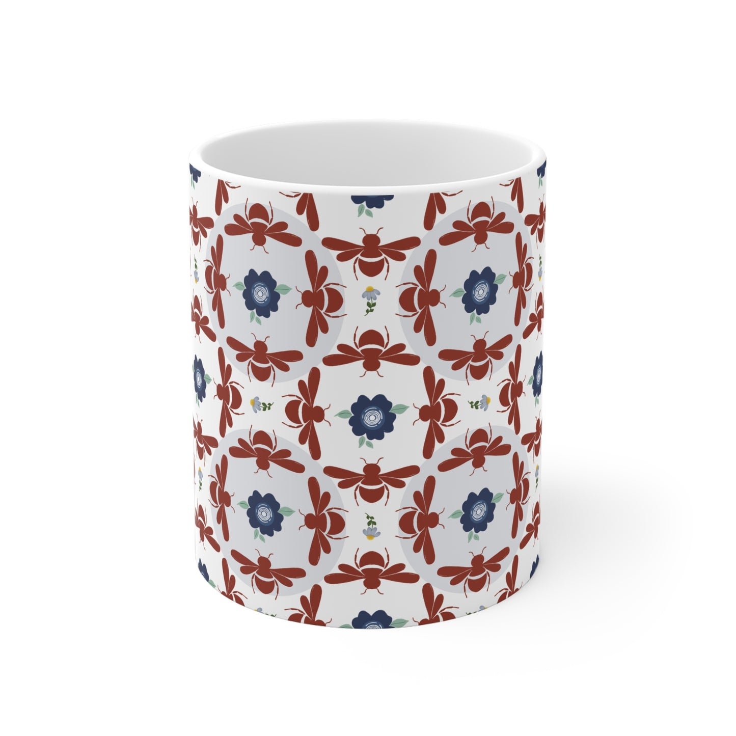 Keramiktasse mit geometrischen Blumen und Bienen in Dunkelrotbraun und Blau