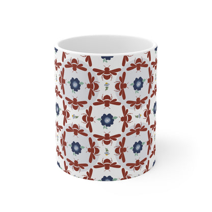 Keramiktasse mit geometrischen Blumen und Bienen in Dunkelrotbraun und Blau