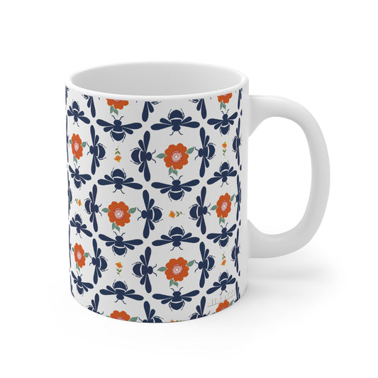 Geometrische Keramiktasse mit Blumen und Bienen in Blau und Orange